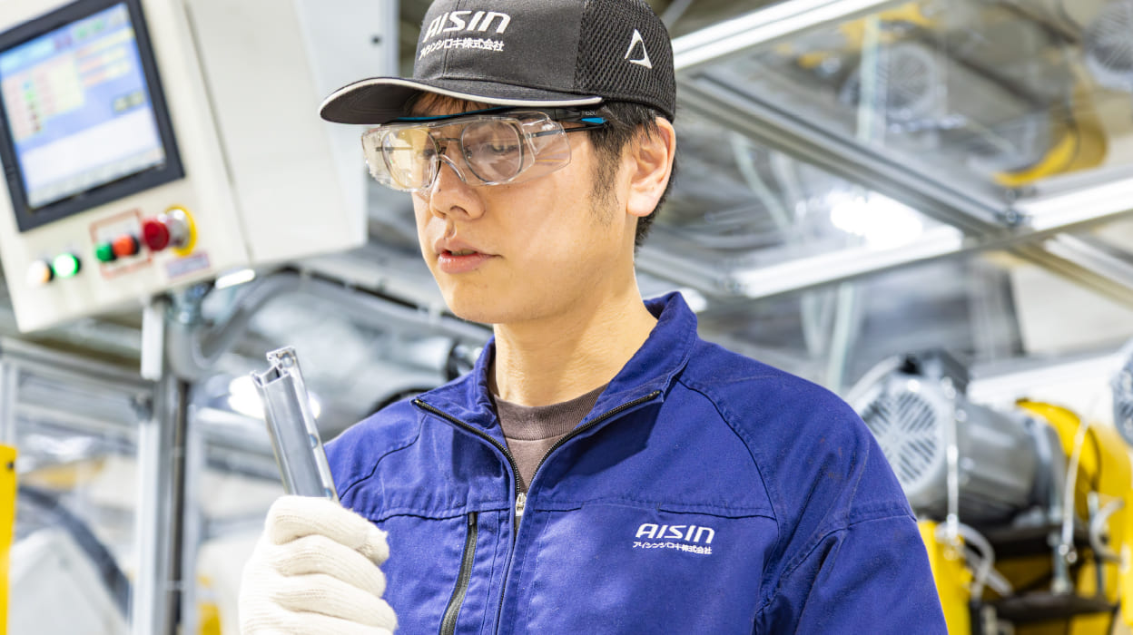 生産技術（外装部品）の仕事風景