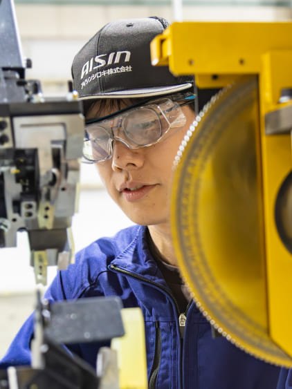 生産技術（外装部品）の仕事風景