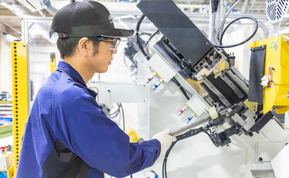 生産技術（外装部品）の仕事風景