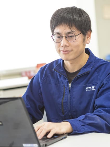 生産技術（外装部品）の仕事風景