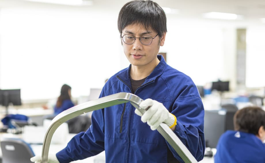 生産技術（外装部品）の仕事風景