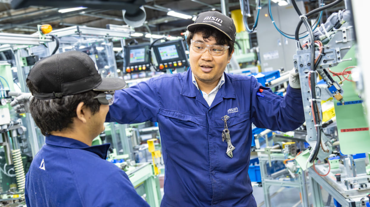 生産技術（機能部品）の仕事風景