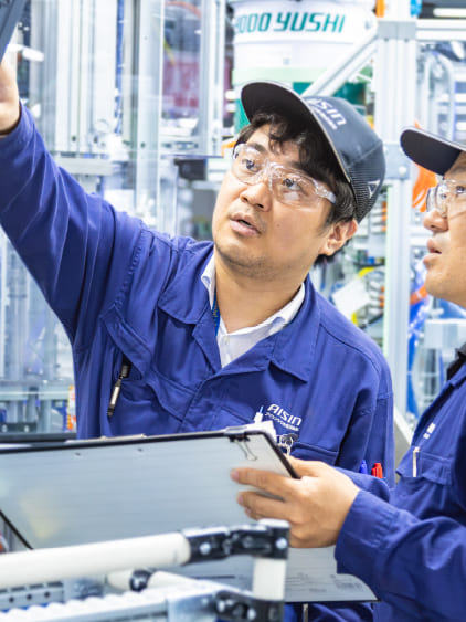 生産技術（機能部品）の仕事風景