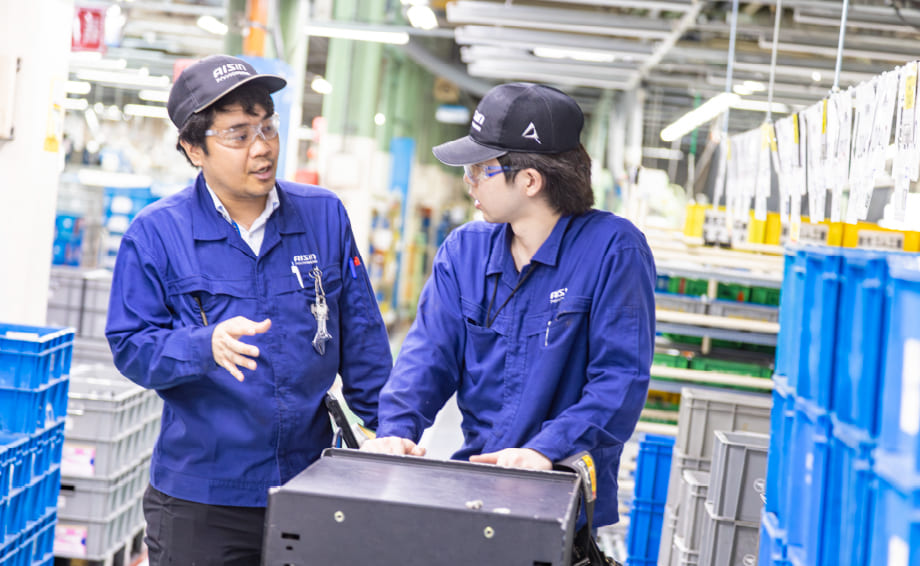 生産技術（機能部品）の仕事風景