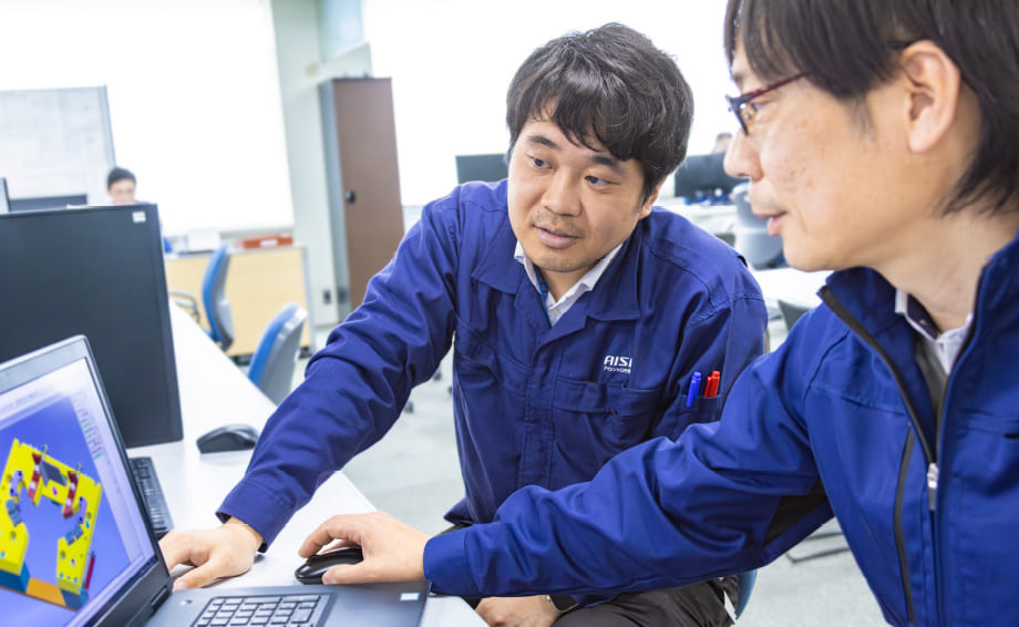 生産技術（機能部品）の仕事風景