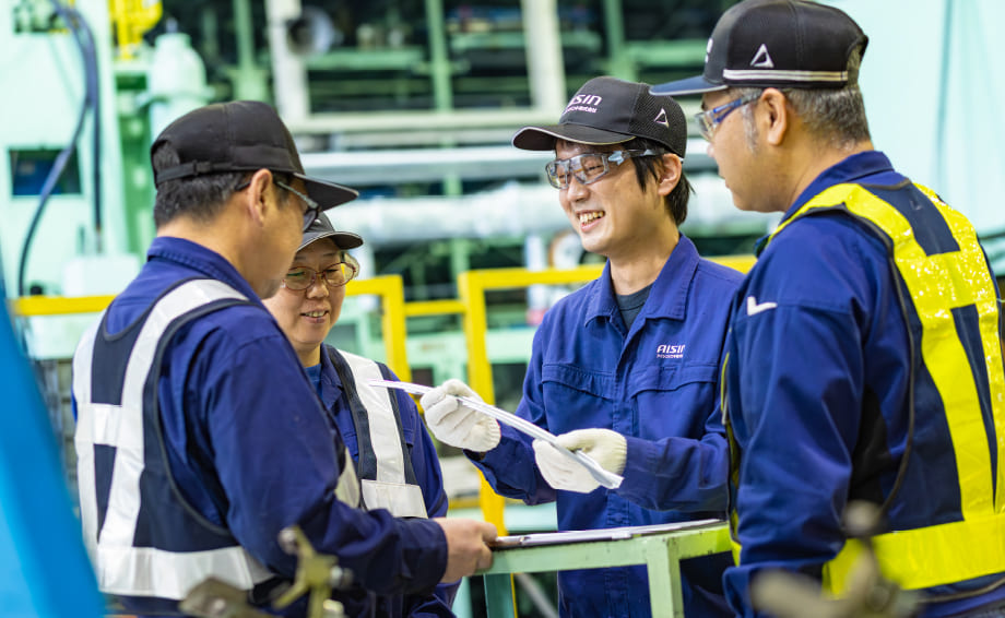 生産技術（金型担当）の仕事風景