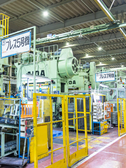 生産技術（金型担当）の仕事風景