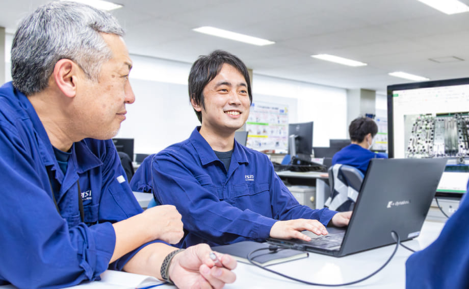 生産技術（金型担当）の仕事風景